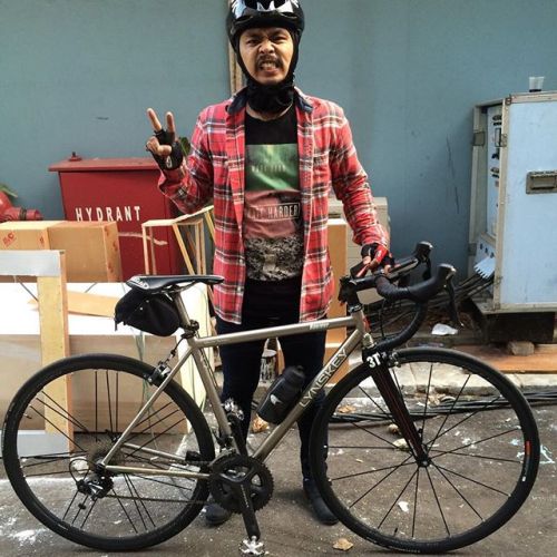 kasutbiru01: thebicycletree: Bike2Work pagi ini.. Kirain lebih pagi lebih lancar. Gak taunya malah l
