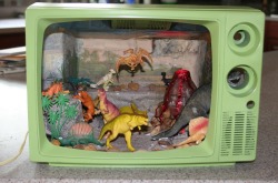 hellolittledaisy:  Upcycled Dinosaur Diorama