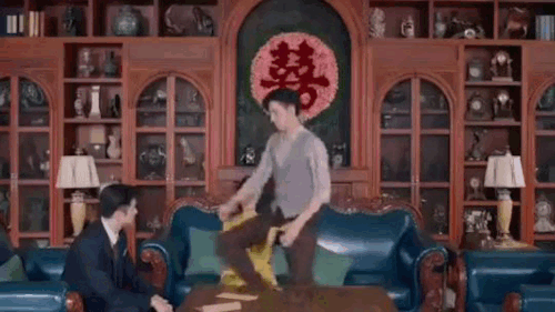 lu yao stepping towards chusheng to kiss him on the cheek