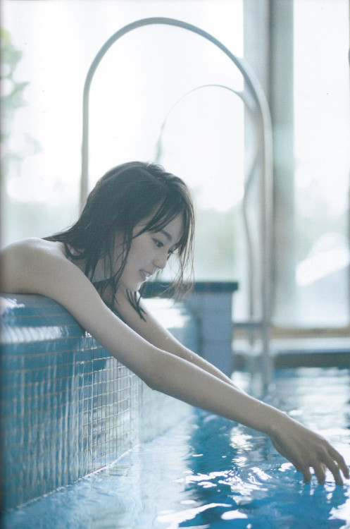 voz48reloaded: Ikuta Erika 1st Photobook 「Tenchou」