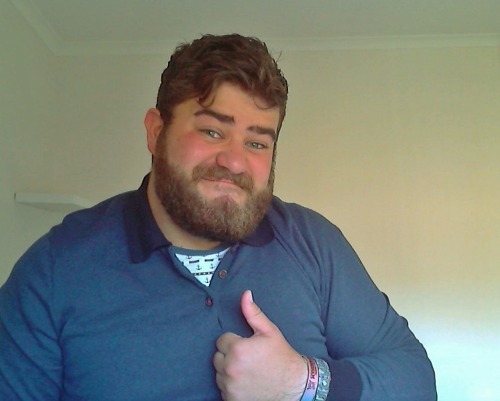 pudgebear:  wellthisisratherawesome:  hey babes im kinbda sloshed on cocktails n beer rn and goig out again i love you byue   :)  Cute!