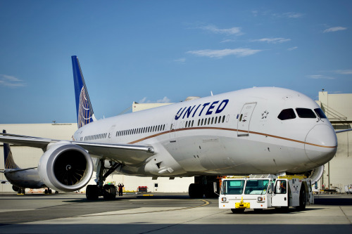 United Airlines 2015 Boeing 787-9 Dreamliner N38955 c/n 37814 being towed. San Francisco Airport 202