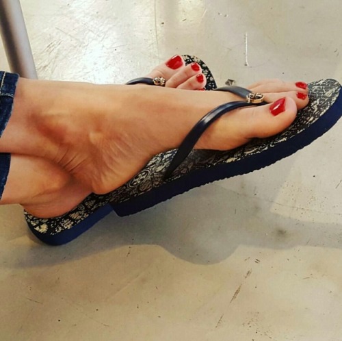 Beautiful feet on flip flop Friday.