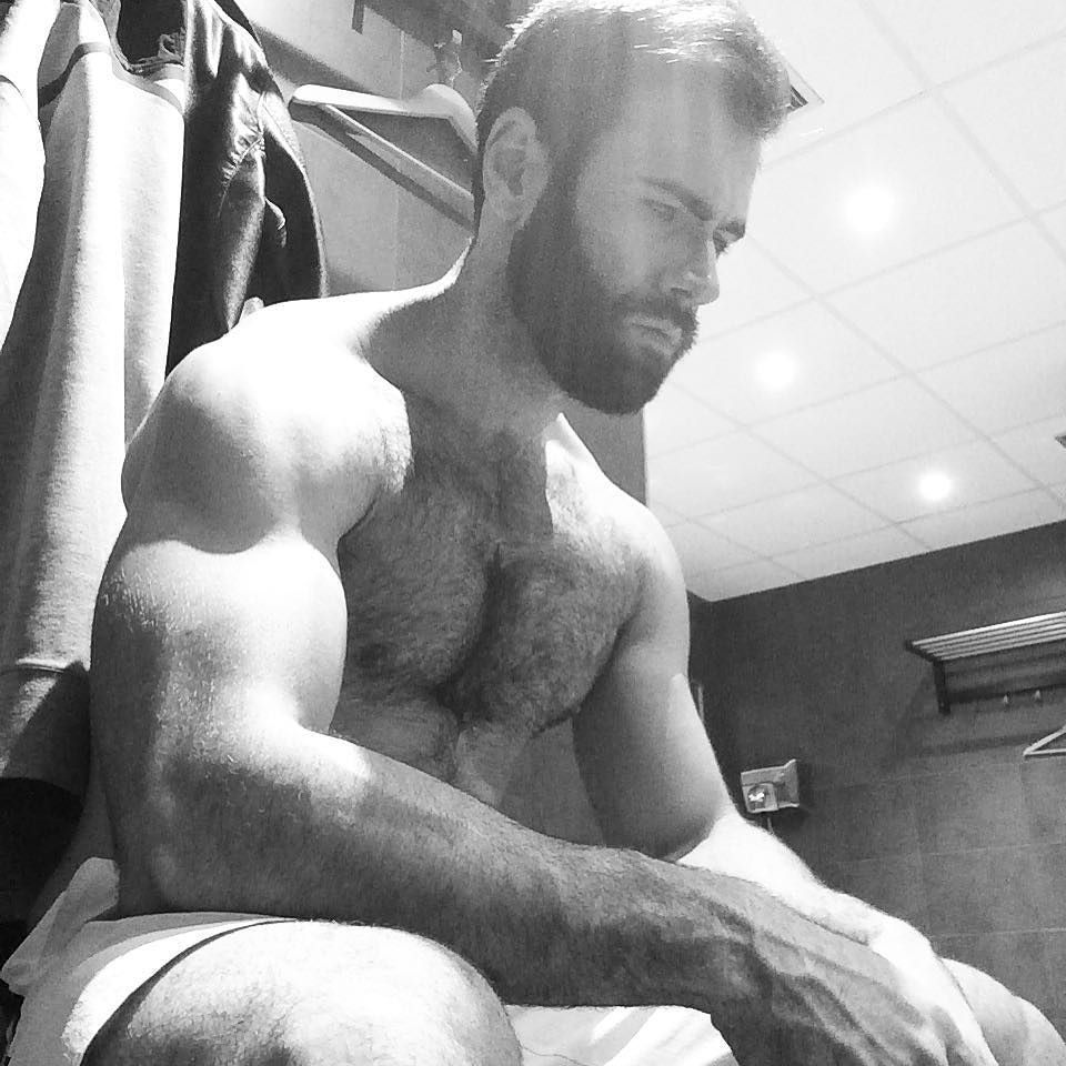beardburnme:  “Good night Buenas noches 🔋” by @pakozoic on Instagram http://ift.tt/1OiXo6h