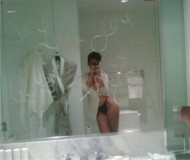 hobosnottygras:  sexycelebssexy:  Rihanna  👹
