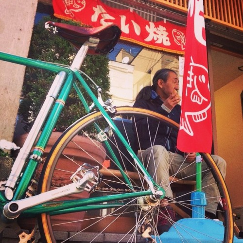 pedaled-japan:Snack time! Love Taiyaki! #dressliveride #pedaled