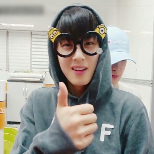 that-s-right-my-type: ASTRO - EunWoo  vs Bug for V app icons Please like if using/saved 