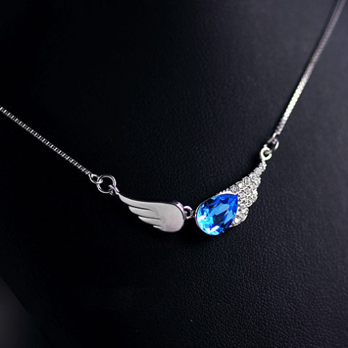 Bright and sizzling ocean blue sapphire scintillates from an exquisitely detailed, hand-crafted plat