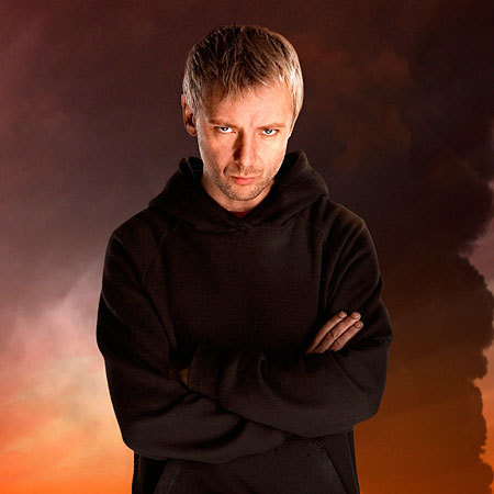 verygallifreyxmas:  Can anyone put a santa hat on my 9th doctor avatar?  And one for Koschei/The Master?   