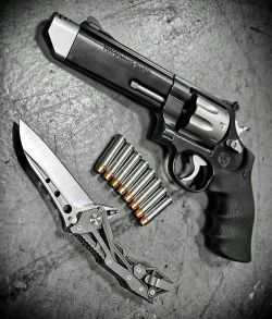 tacticalbadass:  Smith and Wesson 627 VComp .357 8 shot revolver. 📷 @metalhead_1 on IG