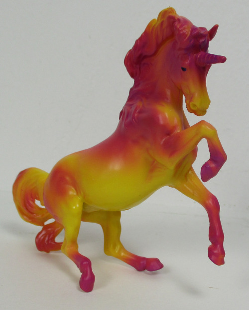 It’s Toy Time Tuesday!With…Breyer Unicorn Swirl Gift Set!This is a new set that came out with