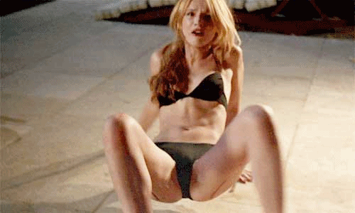 starprivate:  Bella Thorne spreading bikini crotch, full frontal  Bella Thorne is