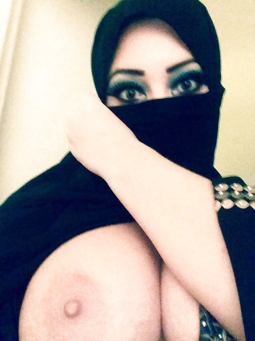 middleeasthotties:  Busty Arab Woman  Beautiful full breasts!!