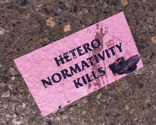 grungepa:HETERO NORMATIVITY KILLSKensington Market, Toronto28. 08. 2017.