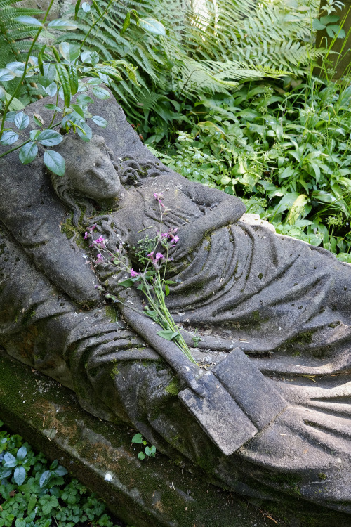 scavengedluxury:The grave of Caroline Christine Walter in the Alter Friedhof, Freiburg. She died age