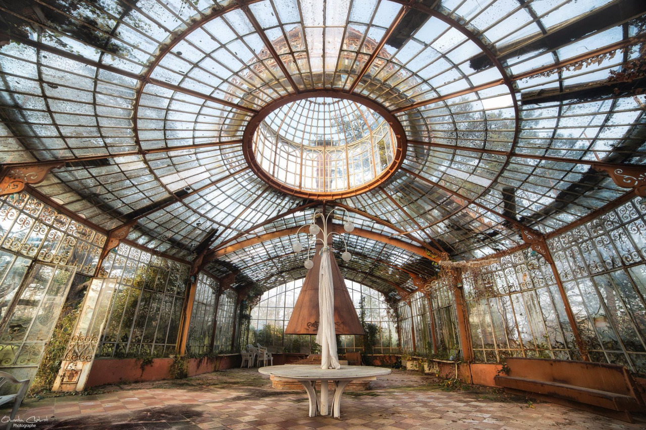 abandonedimages:  Abandoned Victorian conservatory, France  (Source)   Quentin Chabrot