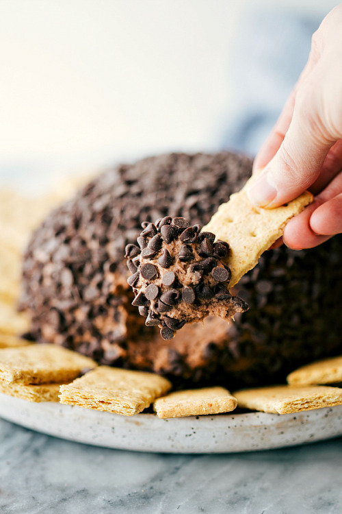 sweetoothgirl:    BROWNIE BATTER CHEESECAKE BALL  