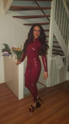 Latex ,feet and hot babes!!!