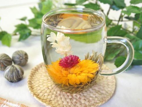 nae-design: Have you tried Chinese flowering tea (aka blooming tea)? They look beautiful, smell beau