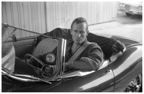 Charlton Heston at home with his 1967 Jaguar E-Type 4.2 OTS circa 1967 © 1978 David Sutton.