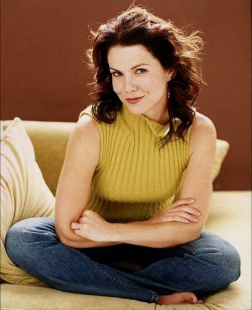 lattefoam:lauren graham in a mustard sleeveless turtleneck is everything