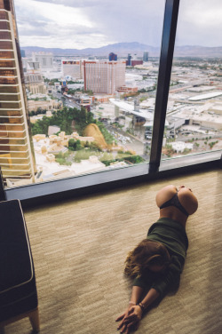 booty-queens:  vanstyles:Vegas views with Remy LaCroix  Wow.