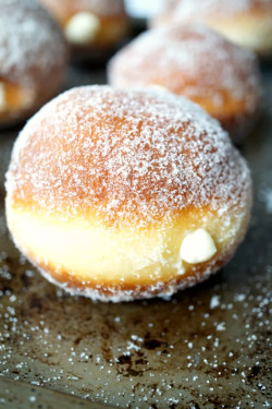 verticalfood:  Bomboloni (italian doughnuts)