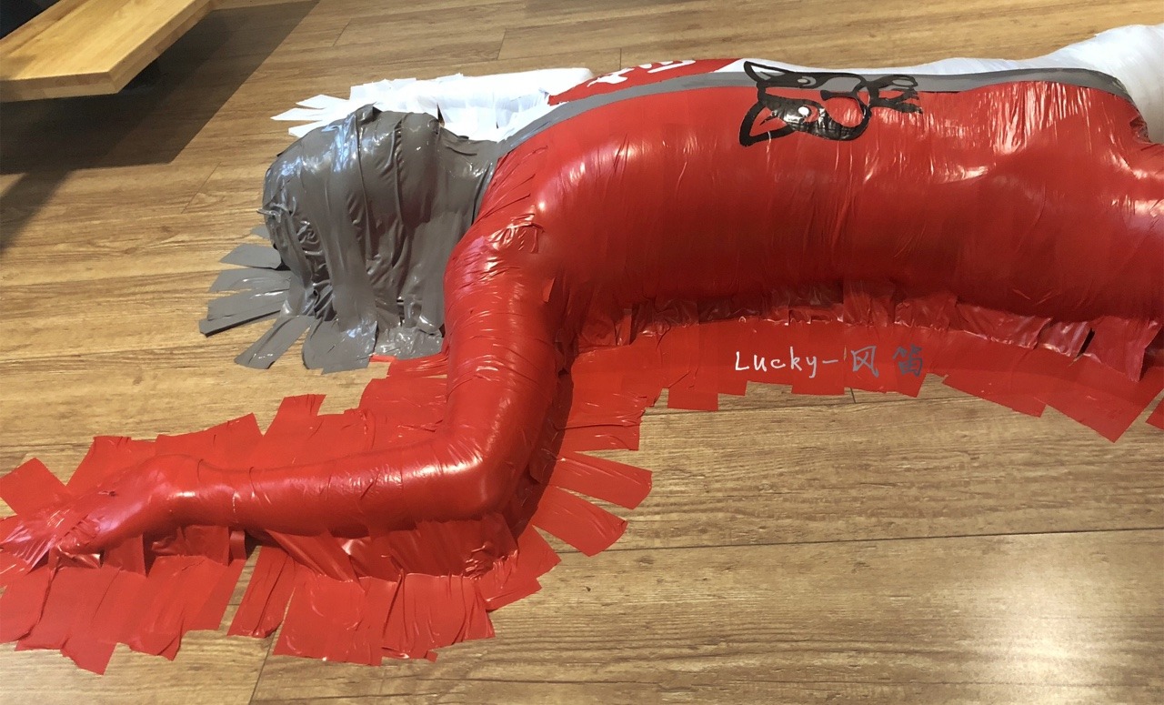 malebondagepigs: fengdi2017: 地板贴 Very cool tape bondage arrangement!