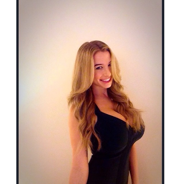 funbaggery:  Tits to break your heart and ruin you permanently. This is Funbaggery