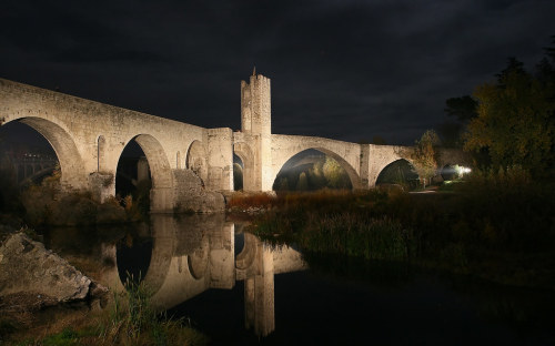 PONT ROMÀNIC DE BESALÚ - S. XIII - XIV by Joan Biarnés puente Románico de Besalú Explore fli