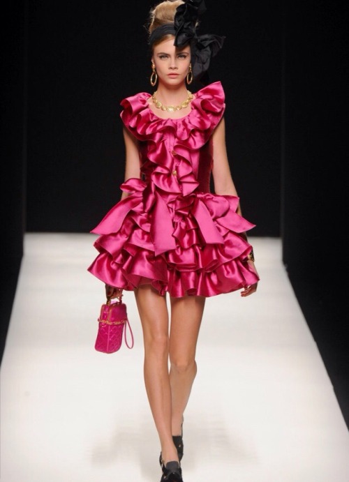 Closing Moschino F/W 2012