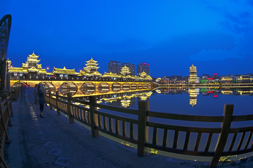 《太平廊桥▪夜》 by dylipinTaiping Covered Bridge, Deyang, China