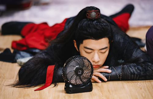 ohsehuns: The Untamed behind the scene | Moment before Xiao Zhan’s sleeping picture was taken