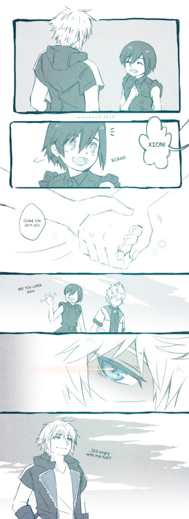 semokan: He is trying his very best to keep Xion away from him. 