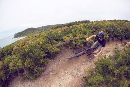 theroostmag: I do like to slap a turn by the seaside. @joe_killen on the rails at Glenrock. #glenro