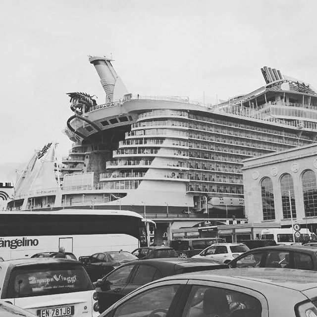 Harmony of the Seas in Naples, yesterday.#royalcaribbeanitalia #harmonyoftheseasitalia @royalcaribbean#shipvisit #naples #napoli #cruise #cruises #cruiseship #crociere #crociera #instagood #instacruise #igitaly #igersitalian #igers_napoli #apple...