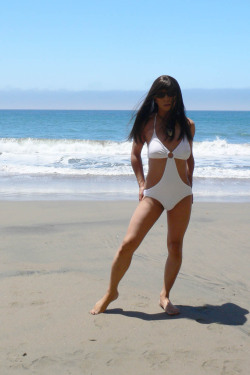 limpdicksissyfaggotvenice:  Exposing myself at the beach in California  Hot