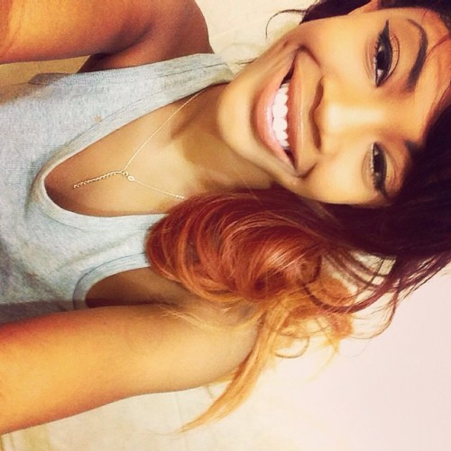 teyonnag: hot-tea-nanako: teyonnag: Cheesy Lookin like Zoe Saldana the Gas