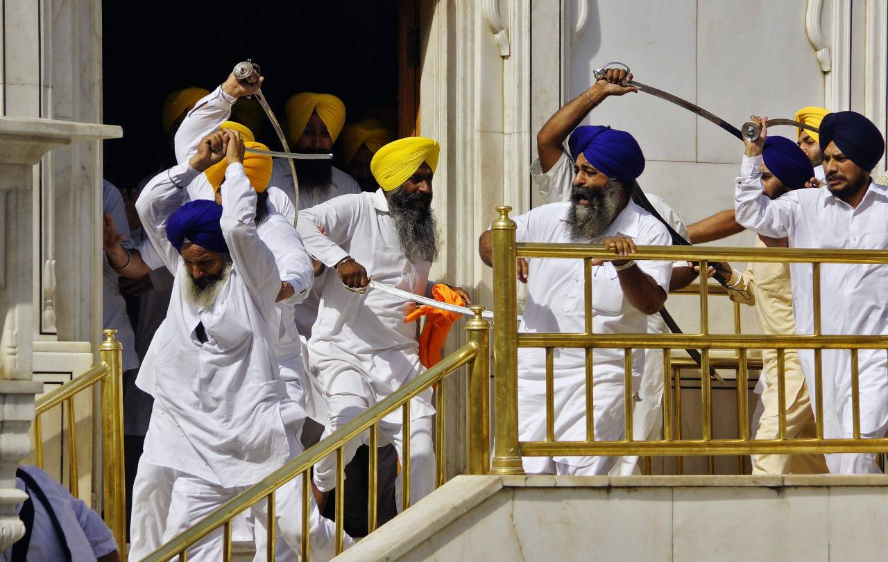justinbaeber7:  vicenews:  A violent sword fight broke out between two rival Sikh