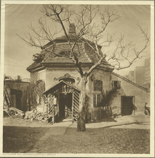 Vintage Berlin: Pavillon im Gartengelände des Hauses Albrechtstraße 12, circa 1914.
