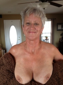 TOP-OF-NAKED-GRANNIES