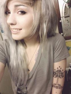 provokationslust:  modifiedmuggles:  Leda muir  That tattoo on her Arm *-* LotR 