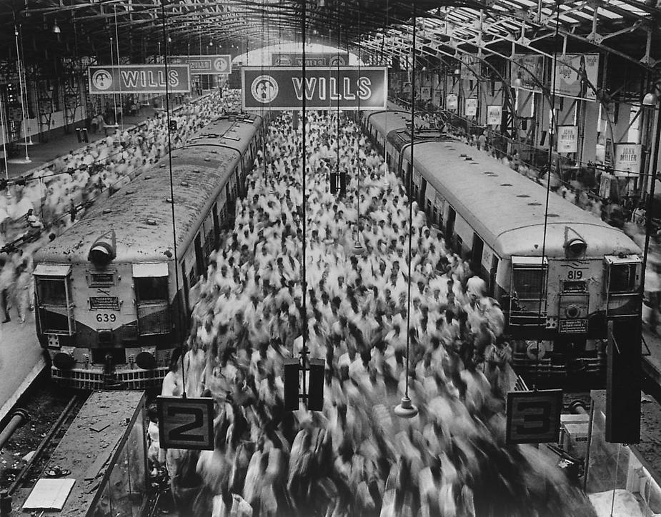 Sebastião Salgado
Church Gate Station, Western Railroad Line, Bombay, India, 1995