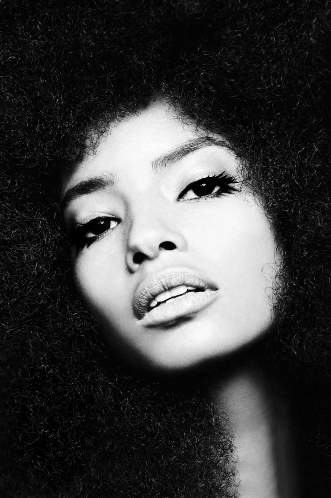 amy-ambrosio:  Malaika Firth in “Melena versátil” by Naj Jamai Glamour España,