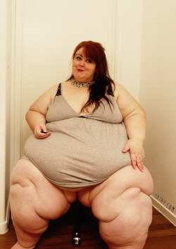 ssbbwsatx:  superandsexybbw:  cl6672:  catay:    Week #757 – The fat chick’s thighs are understood to inspire sighs.    amazing thighs for sure crowned by an equally amazing belly ;)   √  Oh yes they do. Best and perfect thighs ever!!!
