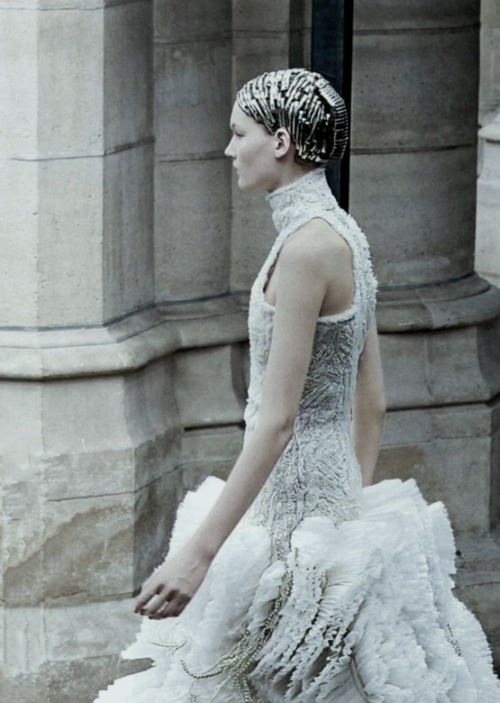 pradaphne:Kirsi Pyrhonen at Alexander McQueen Fall/Winter 2011: “Ice Queen and her Court”.