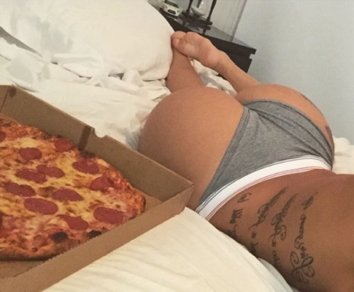 slim-n-wide:  10K follower special! Alby Rydes - The sexiest pizza lover Just want to say thanks for the support and keep enjoying this blog! Follow “Small Waist Curves” for more:http://www.tumblr.com/follow/slim-n-wide