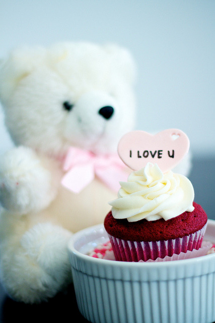 awkwardcupcake:  untitled by fayescupcakes on Flickr. 