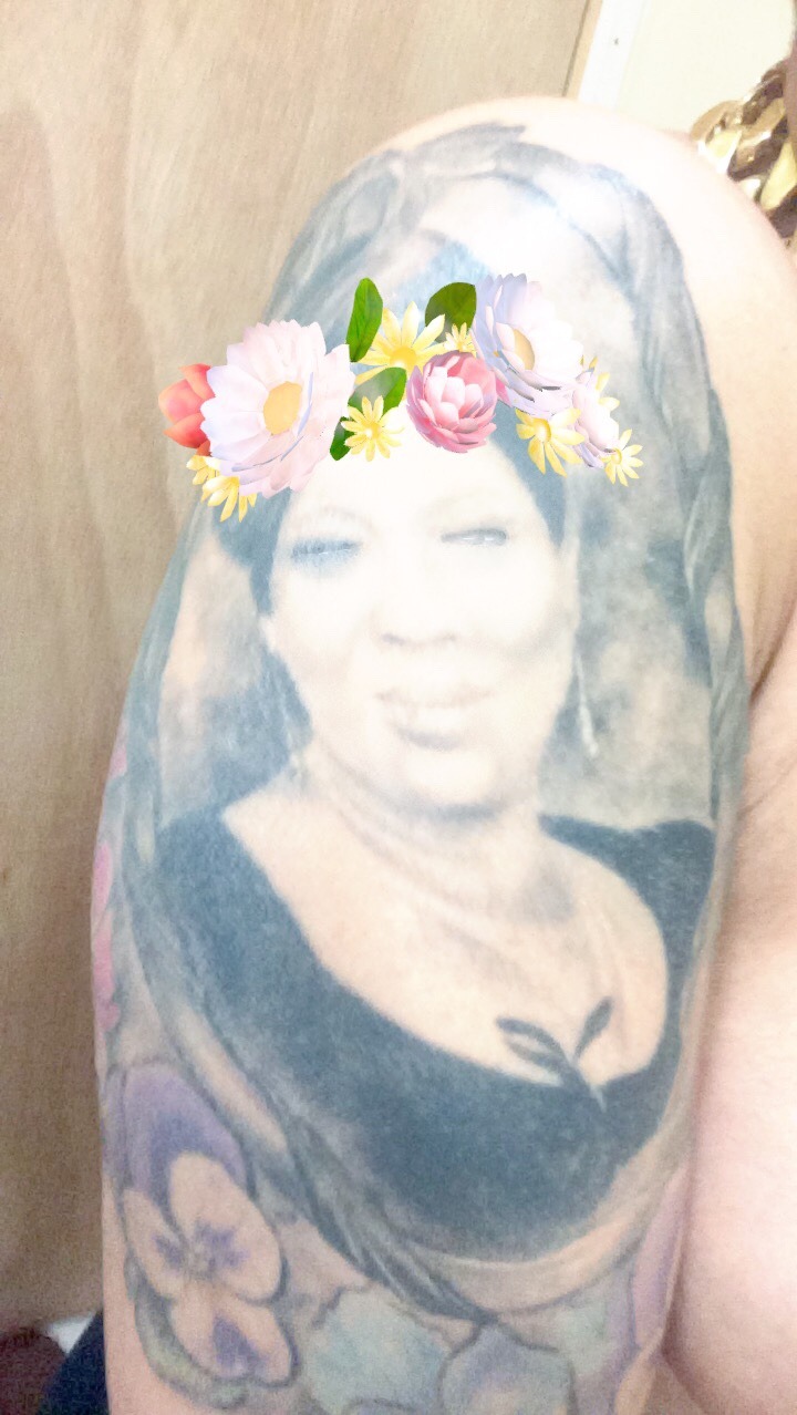 paisleydarts:  Flower crown for my angel.