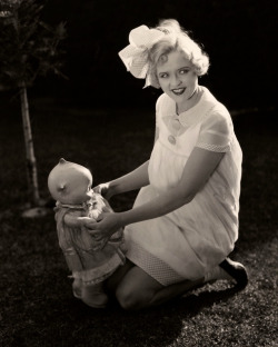 maudelynn:Phyllis Haver, and a very large kewpie doll, c.1928 
